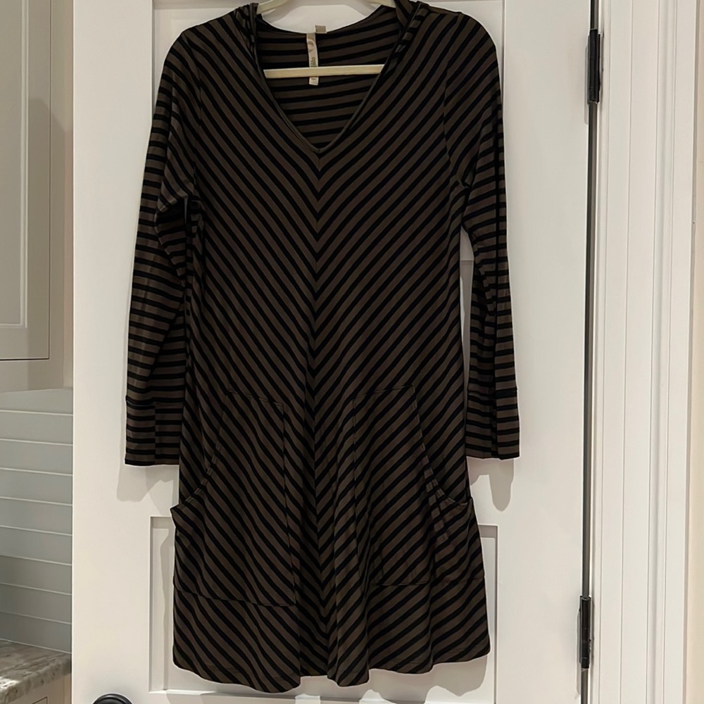 Comfy USA hooded, flowy top